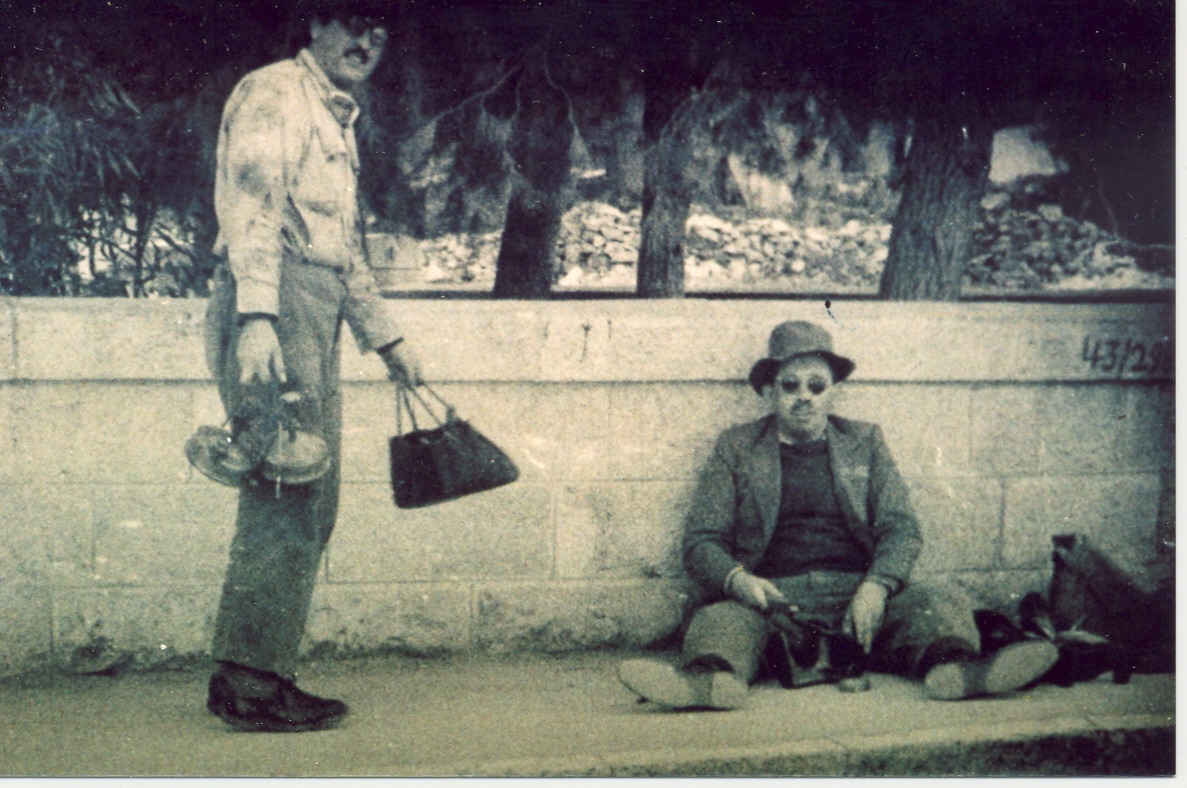 אנשי מבצעים בעת תצפית בכיסוי